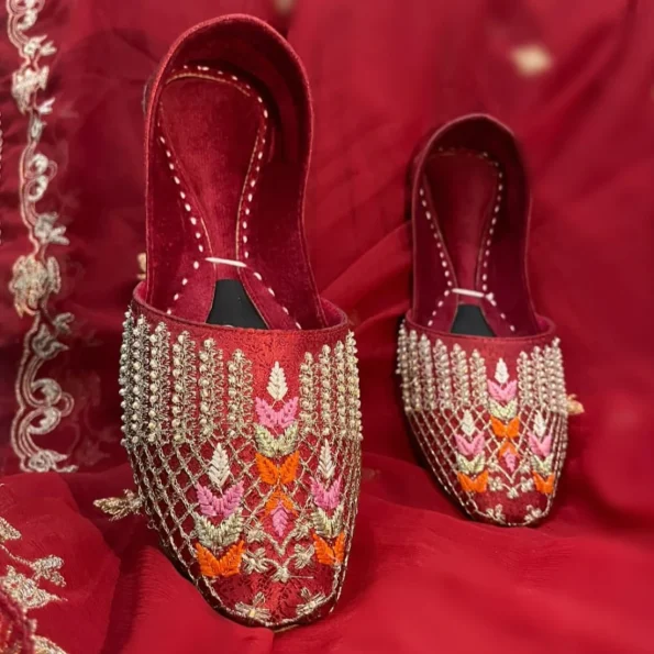 Maroon Nawabi Khussa